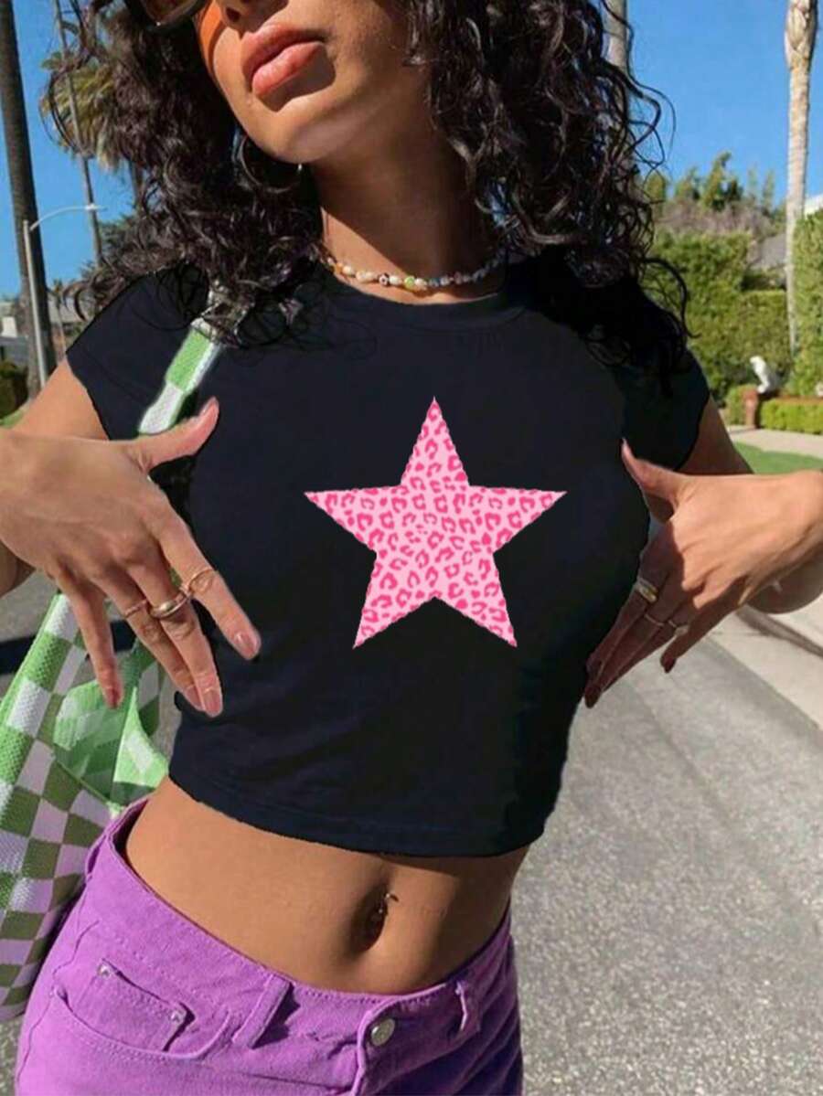 1 件休闲优雅圆领短袖短款 T 恤，带有五角星和粉色豹纹印花，Y2K 和 Gyaru 风格女式上衣，夏季女式