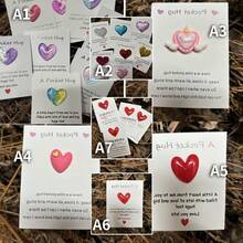 1/5/10/20/50/100 قطعة مزيج تدرج شكل قلب، مصنوع من مادة الراتنج، مع بطاقات ذات جيب للعناق، لمناسبات عيد الفصح والتخرج وأعياد الميلاد والزفاف وعيد الشكر، للتعبير عن الحب والرعاية ، ديكور فريد ، بطاقات إلهام صغيرة ، هدايا حلوة للأصدقاء والمراهقين ، بسعر معقول ، غير عادي ، صغير ، جميل ، رائع ، أداة صغيرة ، هدية شكر - لون عشوائي A1 - مشاهدة 10