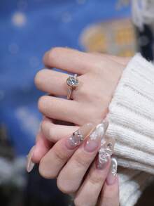 1 件 2 克拉优雅椭圆形切割莫桑石钻石订婚戒指 | 玫瑰金戒指 | 经典四爪镶嵌，镶嵌闪亮点缀宝石 | 非常适合婚礼、求婚和情人节礼物