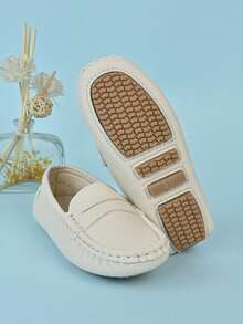 1 par de mocassins infantis casuais para dirigir, modernos e confortáveis para a escola e férias, primavera/outono