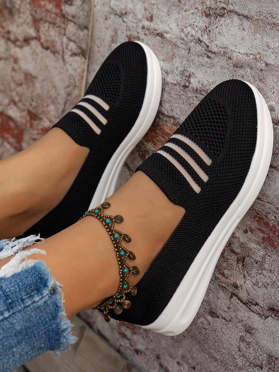Tenis blancos casuales y ligeros para mujeres, zapatos de enfermería versátiles y sin fatiga, tipo slip-on, ideales para usar con vestidos - Negro - Ver 1