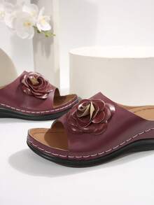 Elegant Women's Wedge Shaped Slippers And Sandals, Buckle Decoration Outdoor Sandals, Fashionable, Comfortable, Elegant, Casual, Beach, Wedge Shaped, Thick Soled Sandals, Plus Size - Burgundy - View 4