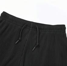 Skechers Damen Plissee Loose Fit Strick Shorts, modisch und bequem, Lässig mit Zugband Elastikbund, minimalistisch und elegant hochwertig