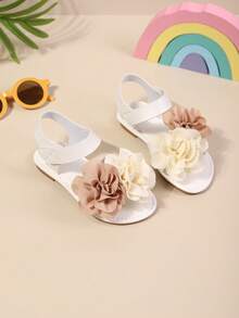 A Pair Of Fashion Contrast Color Big Flower Avant-Garde Design Casual Flat Girl Sandals, Suitable For Banquets, Holidays - Beige - View 2