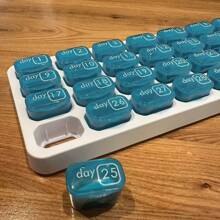 Portable Daily Pill Organizer - Deluxe 31-Day - Thick PP Material, Clear Compartment Lids, Weekly Labels & Removable Compartments - Ideal For Home, Travel, Holidays & Birthdays, Perfect Gift - Travel Pill Box, Pill Storage, Pill Box For Purse