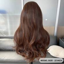 Tóc giả Kanekalon Futura màu nâu tự nhiên, mái rẽ ngôi giữa, kích thước 13x4, dành cho nữ, dài 22 inch, kiểu sóng nhẹ, không cần keo dán, chất liệu tổng hợp bền chắc, rẽ ngôi giữa, mật độ 150%, đường chân tóc tự nhiên, tóc xoăn không cần keo dán, thích hợp cho phụ nữ và bé gái, dự tiệc, đi nghỉ mát, biểu diễn, trang điểm, sử dụng hàng ngày. - màu nâu - Xem 6