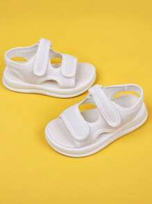 صنادل أطفال صيفية جديدة، الأوتاد مصنوعة من مطاط ناعم، مقاومة للانزلاق والتآكل، تصميم بسيط وأنيق، مناسبة للسفر والخروج والشاطئ والارتداء المنزلي، باللون الأبيض