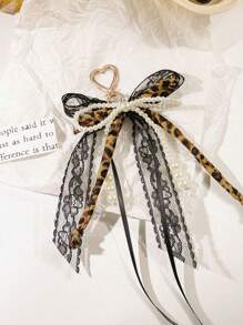 Porte-clés femme en forme de cœur avec nœud en fausses perles et imprimé léopard, boucle à ressort en forme de cœur couleur or clair, pendentif en dentelle et perles – un accessoire métallique élégant pour sacs à dos, portefeuilles et coques de téléphone. Pendentif couple à la mode et à la mode style années 2000, sac bowling, sac à main, sac bandoulière, cadeaux de fête, de remise de diplôme, d'anniversaire, de Nouvel An, pour couples, famille, amis et camarades de classe.