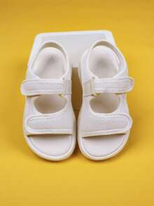 صنادل أطفال صيفية جديدة، الأوتاد مصنوعة من مطاط ناعم، مقاومة للانزلاق والتآكل، تصميم بسيط وأنيق، مناسبة للسفر والخروج والشاطئ والارتداء المنزلي، باللون الأبيض