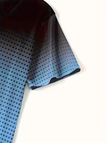 Polo de manga corta con rayas de gradiente de negro y azul, prenda casual y de actividades al aire libre para el verano