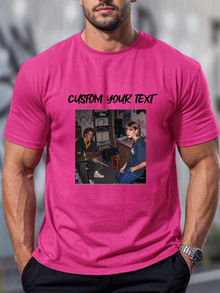 Własna spersonalizowana koszulka męska z nadrukiem i zdjęciem w dużym rozmiarze (do 6XL): Koszulka z nadrukiem i zdjęciem – połączenie dużej ramki i dużego personalizowanego nadruku, zróżnicowany wybór czcionek i kolorów, odpowiednia na różne festiwale/rocznice/urodziny/zwierzęta/pary.