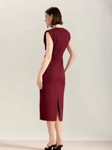 Abito estivo senza maniche con vita plissettata, avvolgente, di colore unito, di moda