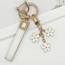 TTOBS 1pc Elegant Leather Key Chain With Lovely Flower Pendant - Durable, Fashionable And Multifunctional Keychain For Women - Variety Of Colors, Perfect Accessory And Gifting Idea For Car Owners