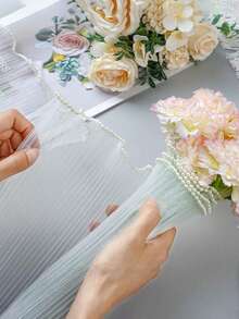 1 件珍珠边鲜花包装网纸，韩式花店花束包装网，韩式鲜花包装网纸卷，情人节褶皱波浪花束包装网 - 透明花卉包装，可切割装饰纱线，适用于花店、婚礼、鲜花包装 | 多功能花卉包装，适用于婚礼、生日、情人节 | 带有优雅珍珠装饰的礼品和花束用品 - 彩色 - 查看 6