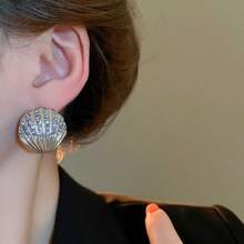 Andkiss 1 par de aretes de lujo con diseño de concha redonda de doble cara