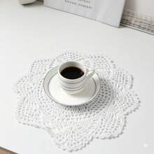 Capacho de Renda Vazado Trançado, Individuais de Crochê Feitos à Mão, Porta-copos de Renda com Design Floral, Tapete de Mesa Redondo de Renda para Casamento, Feriados, Festas, Decoração de Mesa para Sala de Estar, Quarto, Sala de Jantar, Melhor Presente, Bege/Branco Opcional