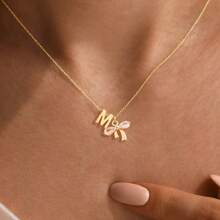 1 pièce Simple mode initiale Nœud papillon Collier en acier inoxydable doré pour femmes