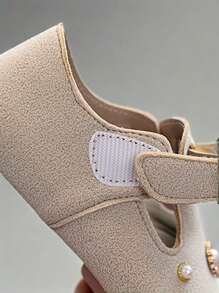 1 Pair Girls Rounded Toe Rivet, Pearl, Rhinestone Detail PU Leather Hook And Loop Shoes, Suitable For Daily Wear, Performance, Holidays, Commute In Spring & Autumn