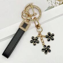 TTOBS 1pc Elegant Leather Key Chain With Lovely Flower Pendant - Durable, Fashionable And Multifunctional Keychain For Women - Variety Of Colors, Perfect Accessory And Gifting Idea For Car Owners