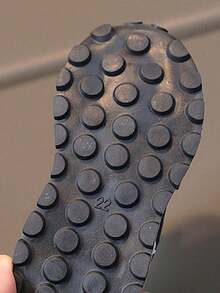 Zapatos de entrenamiento de carreras de los niños Niños personalizados pops zapatos casuales 2024 explosivo niños ins estilo sneakers|Color de colisión blanco y negro + etiqueta digital retro|Kindergarten marea desgaste fresco