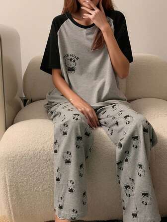 Sanrio Conjunto de 2 piezas compuesto por camiseta de manga corta con estampado de Hello Kitty y pantalones de pijama para mujer, de ajuste cómodo y suelto, apto para todas las estaciones