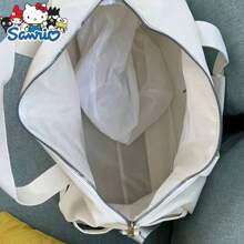 Sanrio Bolso de viaje de gran capacidad con lazo estiloso de Hello Kitty de Sanrio Fashion - Bolso cruzado de hombro elegante de poliéster para mujer, estampado de animal de dibujos animados, para mujer, bolso de graduación blanco para la escuela, accesorios escolares