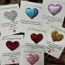 1/5/10/20/50/100 قطعة مزيج تدرج شكل قلب، مصنوع من مادة الراتنج، مع بطاقات ذات جيب للعناق، لمناسبات عيد الفصح والتخرج وأعياد الميلاد والزفاف وعيد الشكر، للتعبير عن الحب والرعاية ، ديكور فريد ، بطاقات إلهام صغيرة ، هدايا حلوة للأصدقاء والمراهقين ، بسعر معقول ، غير عادي ، صغير ، جميل ، رائع ، أداة صغيرة ، هدية شكر - لون عشوائي A1 - مشاهدة 2