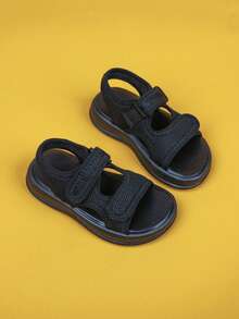 夏季新款儿童凉鞋，轻便软底防滑运动凉鞋，黑色男女通用儿童凉鞋，女童凉鞋。适合6-12岁儿童