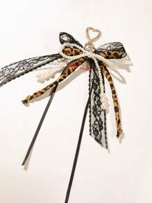 Porte-clés femme en forme de cœur avec nœud en fausses perles et imprimé léopard, boucle à ressort en forme de cœur couleur or clair, pendentif en dentelle et perles – un accessoire métallique élégant pour sacs à dos, portefeuilles et coques de téléphone. Pendentif couple à la mode et à la mode style années 2000, sac bowling, sac à main, sac bandoulière, cadeaux de fête, de remise de diplôme, d'anniversaire, de Nouvel An, pour couples, famille, amis et camarades de classe.