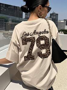 1 szt. Koszulka z krótkim rękawem dla dziewczynki z nadrukiem w panterkę, wygodna i modna letnia bluzka dla młodych uczniów