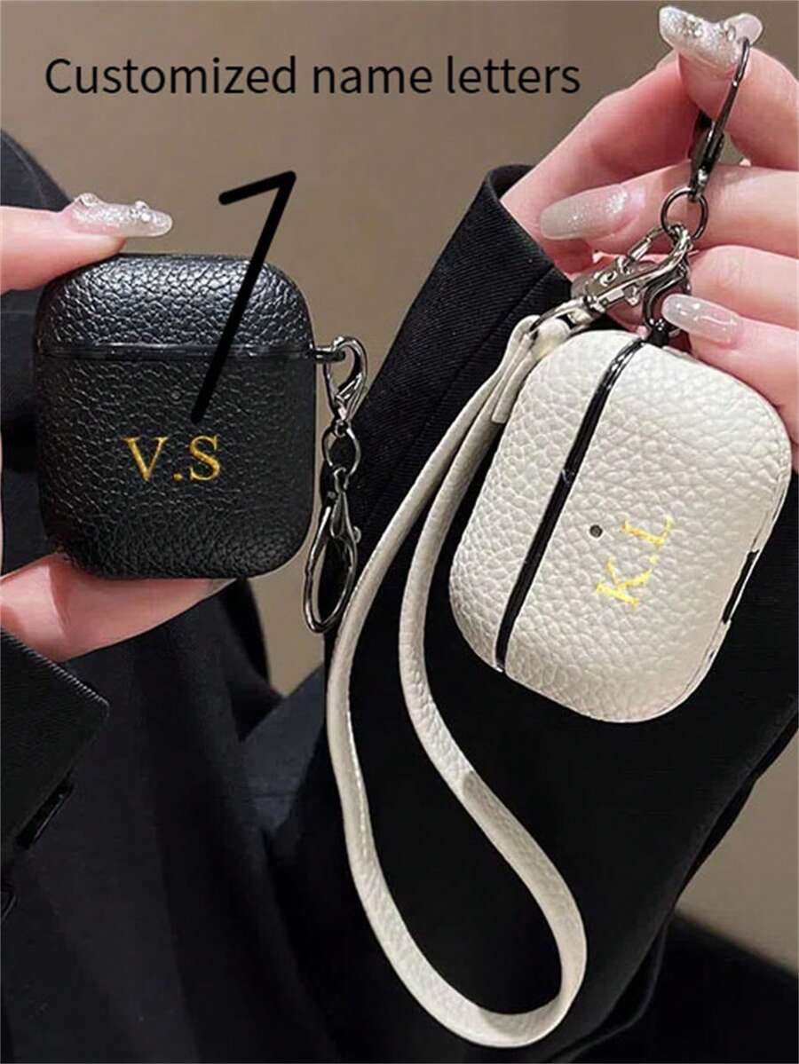 [Tùy chỉnh] Vỏ tai nghe tùy chỉnh chữ cái viết tắt màu vàng tương thích với 1 2 3 4 Pro 2 bằng da giả sang trọng họa tiết vải TPU có dây đeo cổ tay, Phong cách, Nhiều màu sắc, Cổ điển, Dễ thương, Hợp lý, Hài hước, Tùy chỉnh, Cá nhân hóa, Độc đáo, Tùy chỉnh, Quà tặng lý tưởng cho anh ấy, Quà tặng lý tưởng cho cô ấy, Bạn trai, Bạn gái, Gia đình, Bạn bè, Ông bà, Cặp đôi, Cho ngày kỷ niệm, Cho sinh nhật, Vỏ điện thoại thời trang được cá nhân hóa - Nhiều màu - Xem 1