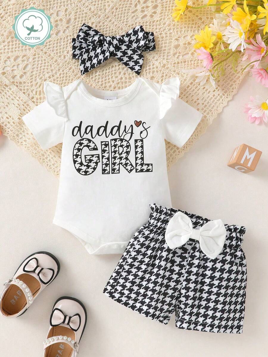 3件組女嬰服裝套裝，柔軟舒適，休閒可愛優雅，「Daddy's Little Princess」字母標語荷葉邊短袖連身衣搭配蝴蝶結裝飾千鳥格短褲與髮帶，適合嬰兒、新生女嬰，適用於日常、派對、度假與戶外活動