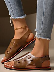 英伦风凉鞋平底防滑透气拼接镂空设计木屐