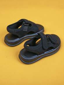 夏季新款儿童凉鞋，轻便软底防滑运动凉鞋，黑色男女通用儿童凉鞋，女童凉鞋。适合6-12岁儿童