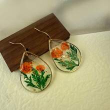 1 para świeżych kwiatowych kolczyków z żywicy liści, eleganckie kolczyki w kształcie okręgu z suszonych kwiatów, odpowiedni prezent dla kobiet na festiwale lub imprezy - Wielokolorowe - Zobacz 14