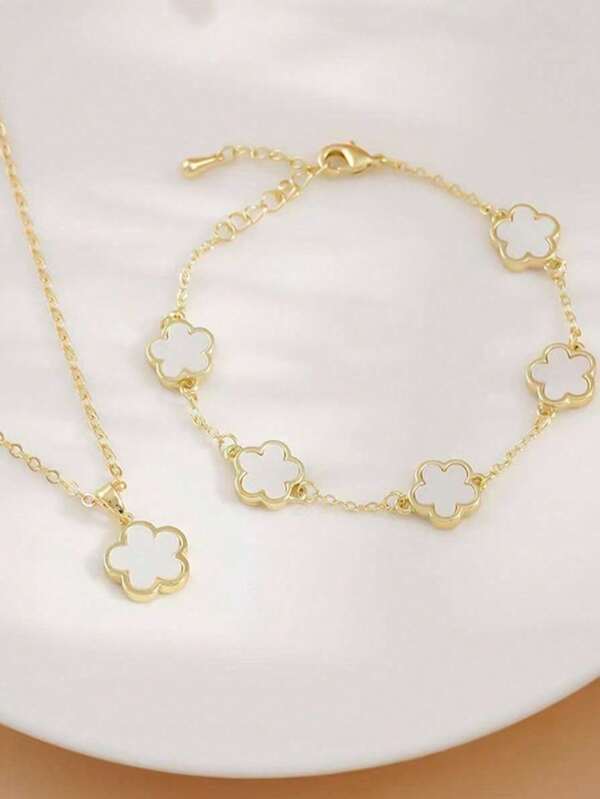 2 Stücke Set, 1 Stück Anhänger Halskette + 1 Stück Armband, stilvoller leichter Luxus personalisierter minimalistischer goldener Kleeblumen-Oval-Kettenanhänger, Kupfer, geeignet als Geschenk für Freundin, Hochzeit, Abschluss, Date