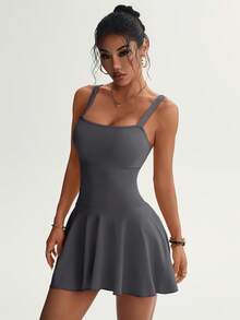 TCVC Robe de tennis sexy au dos nu style carré pour femmes, coupe slim avec taille cintrée, haute élasticité. Avec soutien-gorge matelassé et shorts anti-frottements. Polyvalente pour le yoga, l'extérieur, la fitness en intérieur et la course - Gris foncé - Voir 4