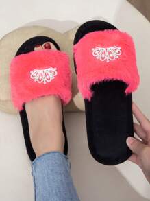 Chaussons ouverts pour femmes, confortables et à la mode, antidérapants, silencieux, durables, moelleux et décorés de couronnes, pour toutes les saisons