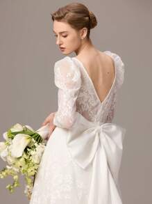 EVER-PRETTY Sexy florales Spitze Rundauschnitt Rücken V Langarm lang Schleppe zarte Brautkleid Hochzeitskleid mit großer Schleife für Outdoor Rasen Hochzeitsfeier