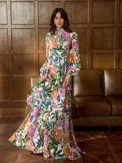 Elegante vestido largo con estampado floral vibrante y motivos de frutas y flores - Tela de gasa ligera para banquetes de lujo, eventos de alfombra roja y recepciones elegantes, vestido de fiesta, formal, de noche, para invitados de boda