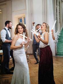 Dây đèn huỳnh quang màu trắng 15/50/100 bóng. Đây là loại đèn có thể phát sáng trong bóng tối và được sử dụng để trang trí. Thời gian chiếu sáng liên tục của chúng dao động từ 8 đến 12 giờ và chúng có thể phát ra ánh sáng. - trắng - Xem 4