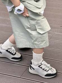 Zapatos de entrenamiento de carreras de los niños Niños personalizados pops zapatos casuales 2024 explosivo niños ins estilo sneakers|Color de colisión blanco y negro + etiqueta digital retro|Kindergarten marea desgaste fresco