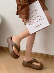 1 Pair Brown Thick Bottom Flip Flops, Suitable For Beach, Vacation, Commuting, Home, Office, Outdoor Wear, Lightweight & Comfortable Summer Sandals