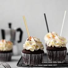 100支经典纯色一次性纸吸管，3种颜色可选，经久耐用，适用于节日派对、宴会、饮料配件