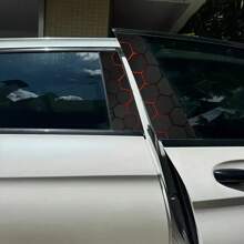2 pièces Ensemble d'autocollants de montant B de voiture sur le thème de la science-fiction - Matériau vinyle, finition semi-mate, facile à appliquer et imperméable, motif nid d'abeille hexagonal, facile à remplacer, accessoires de voiture jetables, cadeau parfait, convient à tous les modèles de voitures - Accessoires automobiles et décorations de vacances pour tous les véhicules
