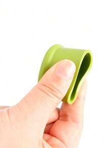 1pc Random Color, New Wine Bottle Stopper, Silicone Seal Creative Wine Stopper, Multifunctional Bottle Cap, Halloween And Christmas Party Supplies