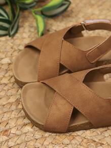 1 Pair Children's Comfortable Soft-Sole Criss-Cross Design Hook And Loop Open Toe Retro Fashion Sandals, Suitable For Summer