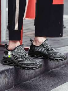 Zapatillas casuales para hombres de la marca CLOHOO, nuevos zapatos deportivos transpirables, con suela en forma de cuchilla, ligeros para correr, que absorben impactos, resistentes a los olores, para gimnasio - Negro - Ver 2