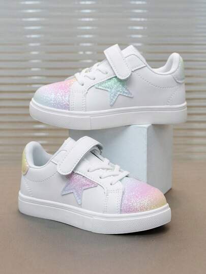 زوج من أحذية رياضية مسطحة للبنات مريحة وخفيفة مزينة بالترتر بشكل نجمة، أحذية كاجوال غير انزلاقية للخارج مناسبة للأطفال