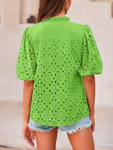 Women's Summer Top Fashion Casual Lantern Short Sleeve V-Neck Button Hollow-Out Lace Embroidery Shirt - Cỏ xanh - Xem 2